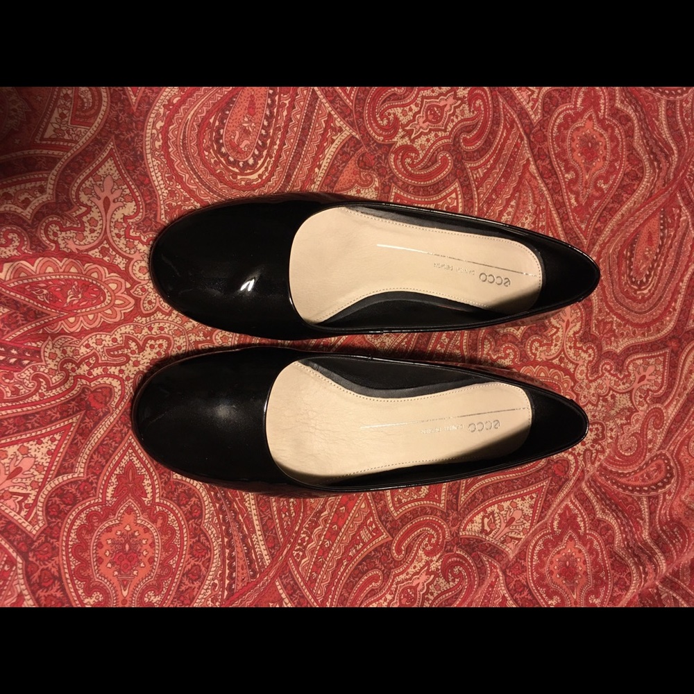 Ecco Black Flats, Size 8
